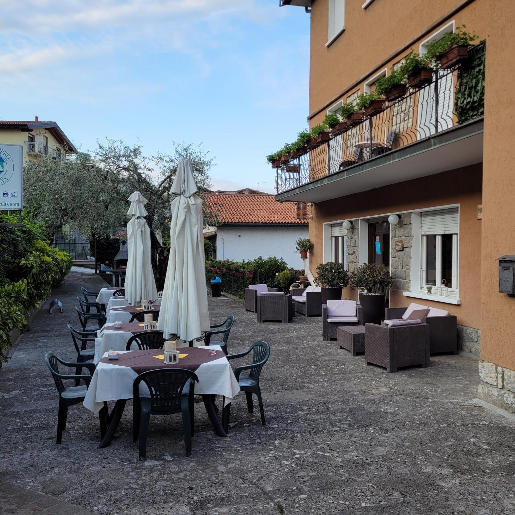 Hotel Bellavista Meuble Monte Isola Exterior photo