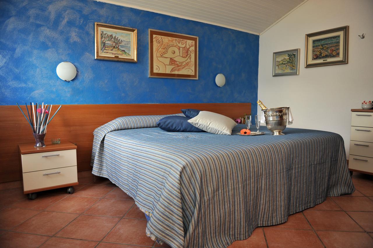 Hotel Bellavista Meuble Monte Isola Exterior photo