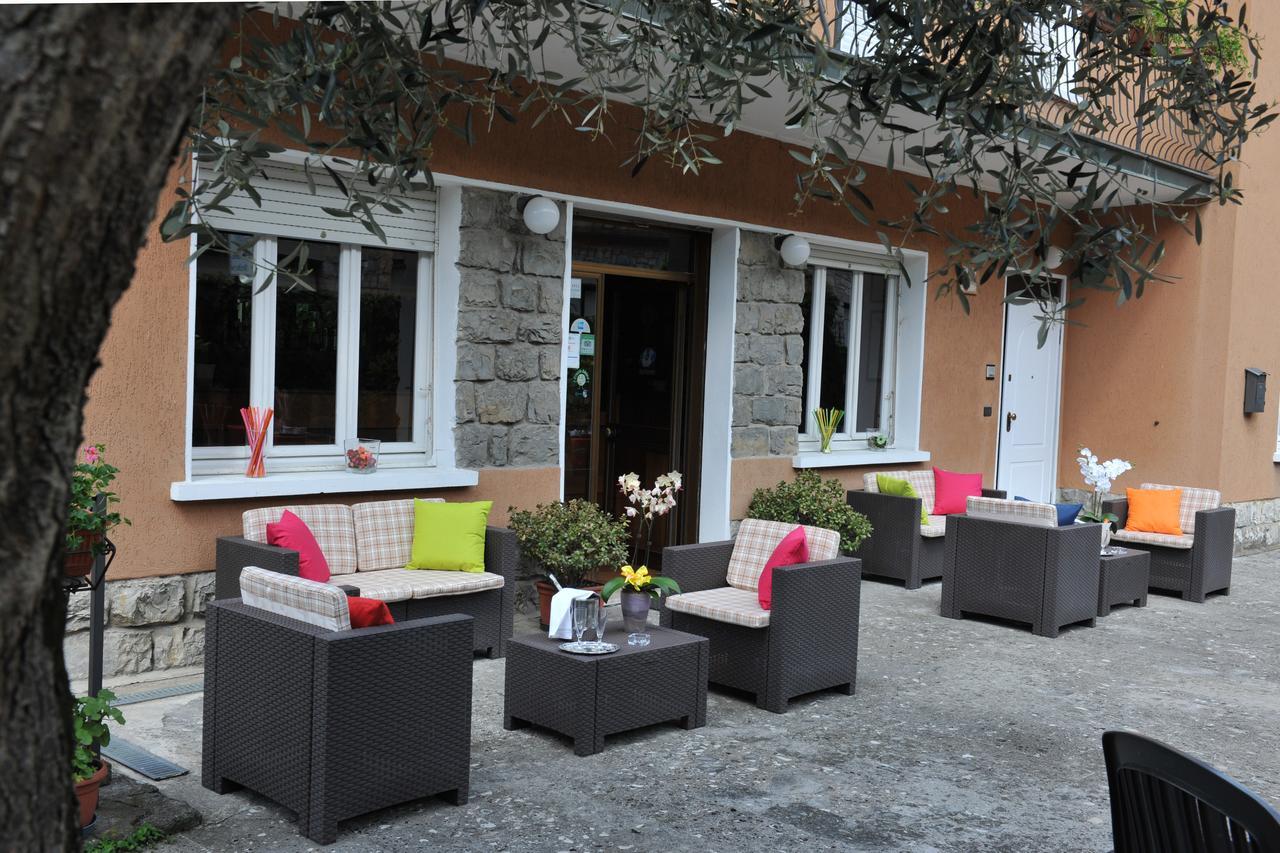 Hotel Bellavista Meuble Monte Isola Exterior photo