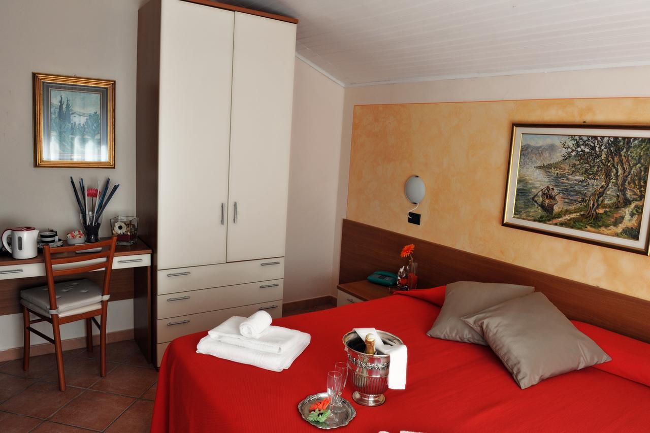 Hotel Bellavista Meuble Monte Isola Exterior photo