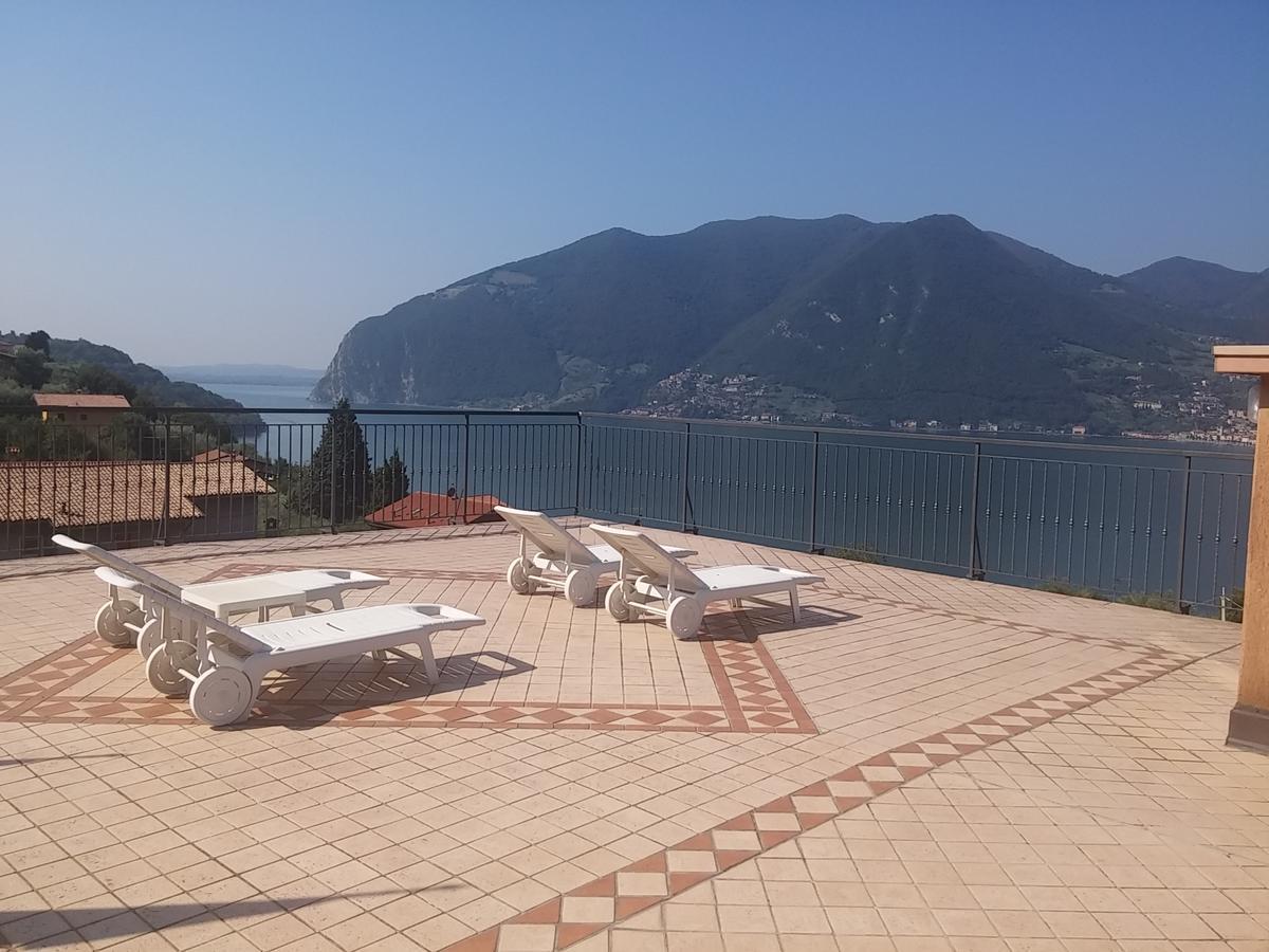 Hotel Bellavista Meuble Monte Isola Exterior photo